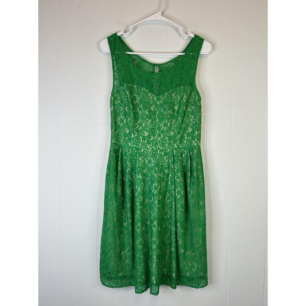 BETSEY JOHNSON Kelly Green Lace overlay mini dress circle skirt size 8 (248)